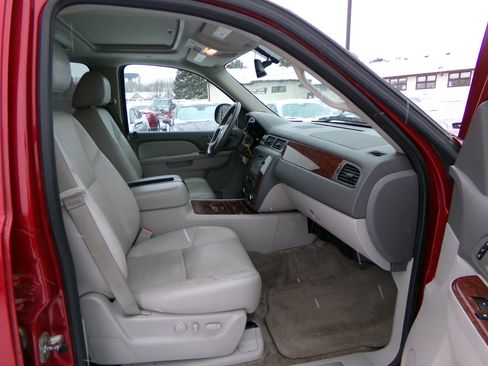 Used 2013 Chevrolet Suburban LTZ image 46