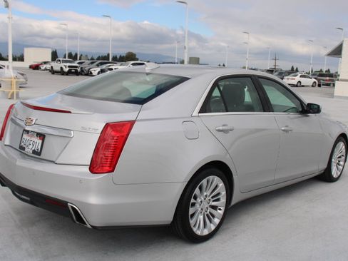 Used 2018 Cadillac CTS Luxury image 3