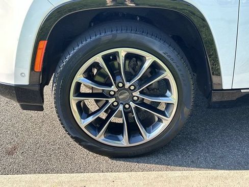 Used 2023 Jeep Wagoneer Series III w/ Premium Group I AWD/4WD image 10