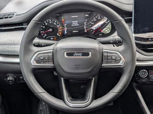 Used 2023 Jeep Compass Latitude image 35