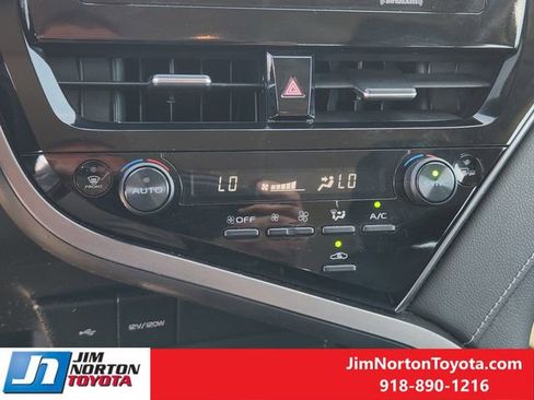 Used 2024 Toyota Camry SE image 21