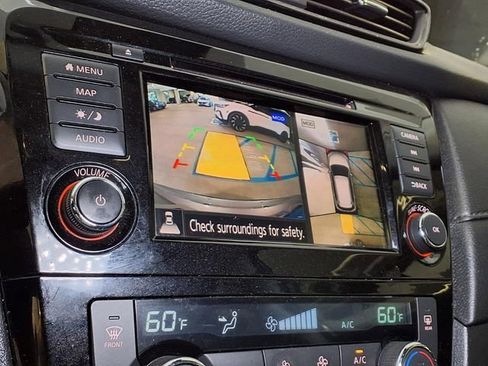 Used 2019 Nissan Rogue SV w/ Premium Package image 7