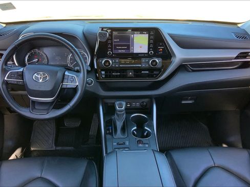Used 2022 Toyota Highlander XLE AWD/4WD image 15