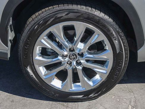 Used 2023 Toyota Highlander Limited FWD image 12
