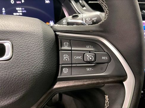 Used 2025 Jeep Grand Cherokee L Limited w/ Black Appearance Package image 25