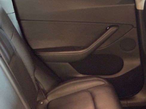 Used 2021 Tesla Model Y Long Range image 13