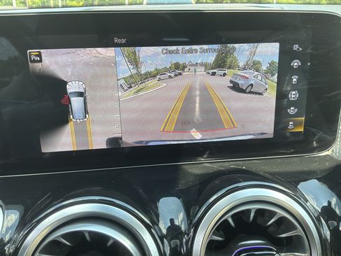 Used 2022 Mercedes-Benz GLB 250 4MATIC image 24