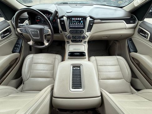 Used 2018 GMC Yukon Denali w/ Open Road Package AWD/4WD image 17