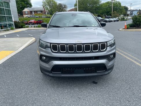 Used 2023 Jeep Compass Latitude AWD/4WD image 8