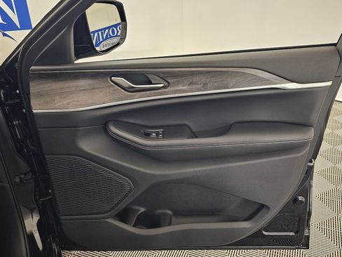 New 2025 Jeep Grand Cherokee Limited image 37