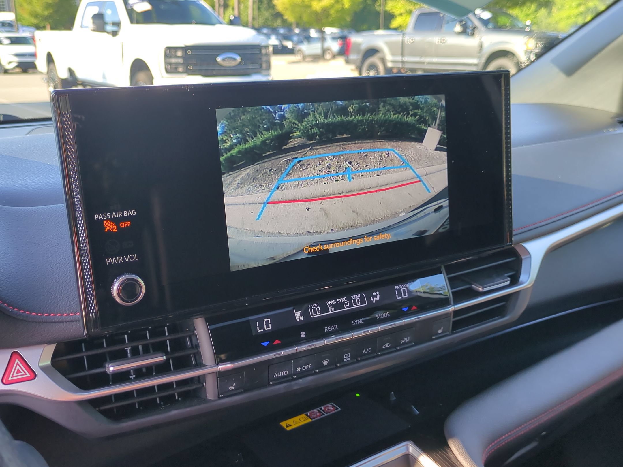 Used 2025 Toyota Sienna XSE FWD image 24