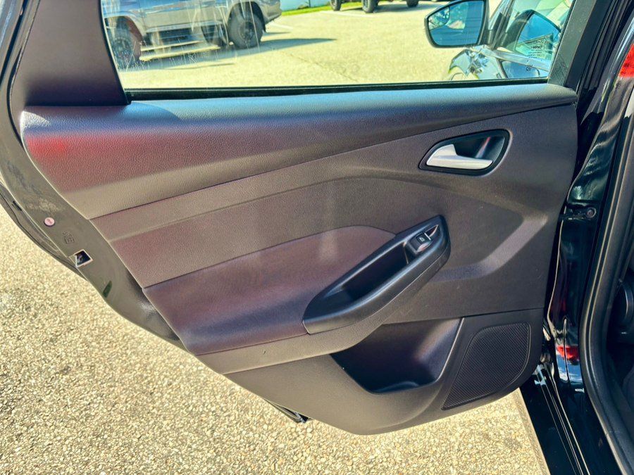 Used 2017 Ford Focus ST FWD image 18