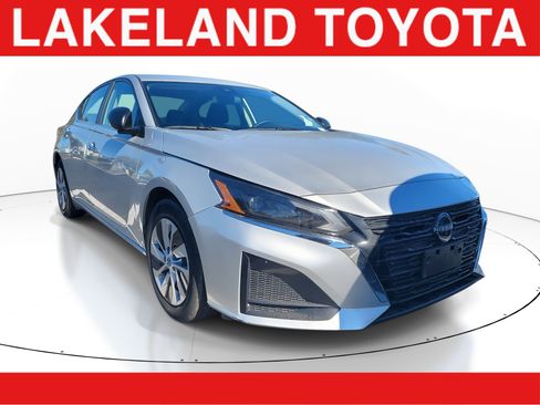 Used 2024 Nissan Altima 2.5 S image 1