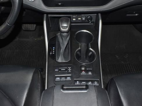 Used 2020 Toyota Highlander XLE image 19
