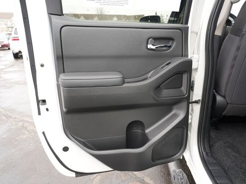 Used 2023 Nissan Frontier SV w/ Technology Package image 19