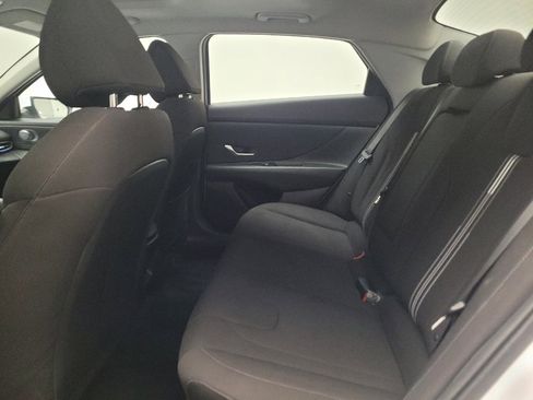 Used 2025 Hyundai Elantra SEL FWD image 18