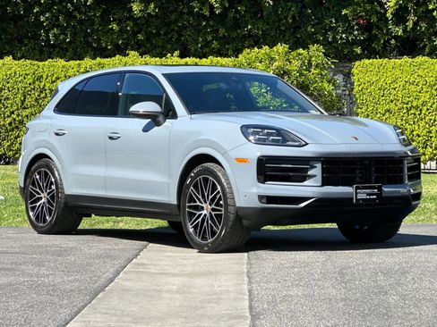 Used 2025 Porsche Cayenne image 10