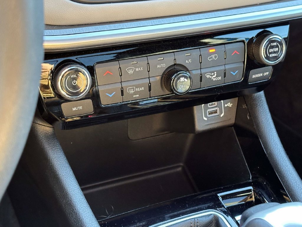 Used 2024 Jeep Compass Limited w/ Sun and Sound Group AWD/4WD image 27