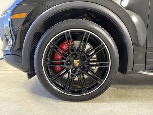 Certified 2015 Porsche Cayenne Turbo AWD/4WD image 13