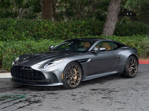 Used 2025 Aston Martin DB12 Coupe image 2