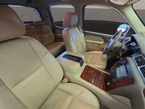 Used 2012 Chevrolet Avalanche LTZ image 20