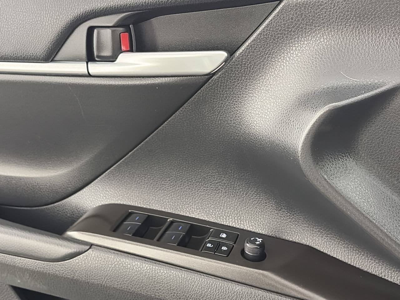Used 2023 Toyota Camry SE FWD image 18