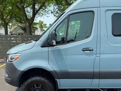 Used 2021 Mercedes-Benz Sprinter 2500 image 4