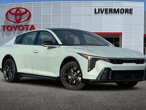 Used 2025 Kia K4 GT-Line Turbo image 2