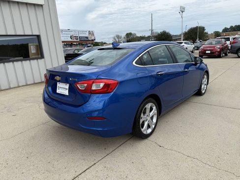Used 2017 Chevrolet Cruze Premier FWD image 4