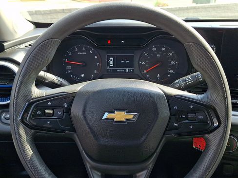 Used 2025 Chevrolet Trax LS FWD image 18