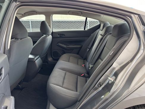 Used 2025 Nissan Altima 2.5 SV FWD image 25