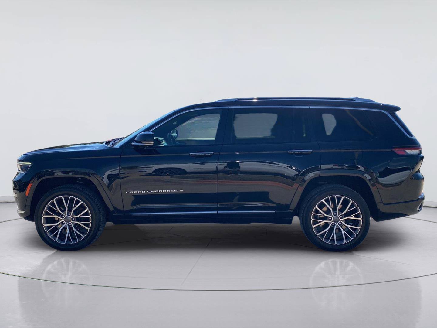 Used 2021 Jeep Grand Cherokee L Summit AWD/4WD image 2