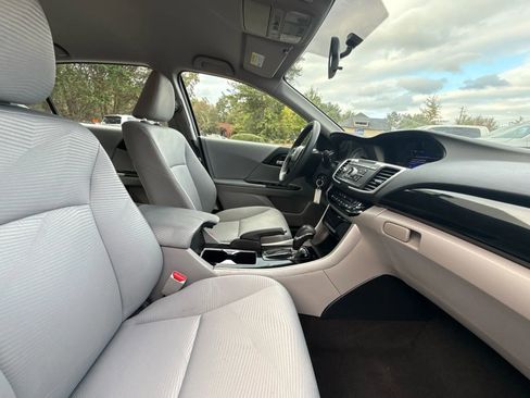 Used 2016 Honda Accord LX image 27
