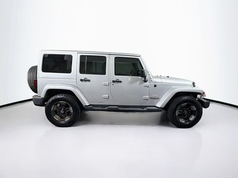 Used 2012 Jeep Wrangler Unlimited Sahara w/ Connectivity Group AWD/4WD image 8