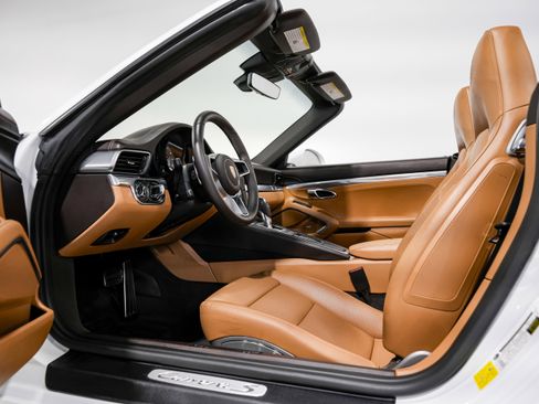Used 2017 Porsche 911 Carrera S image 20