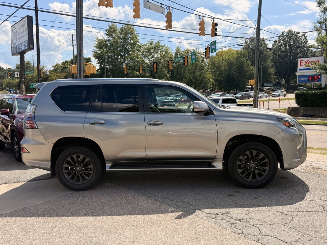 Used 2021 Lexus GX 460 Premium w/ Premium Package AWD/4WD image 3
