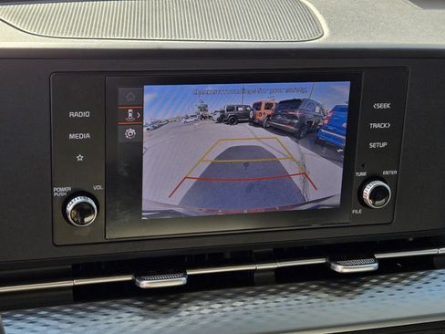 Certified 2024 Kia Carnival LX image 21