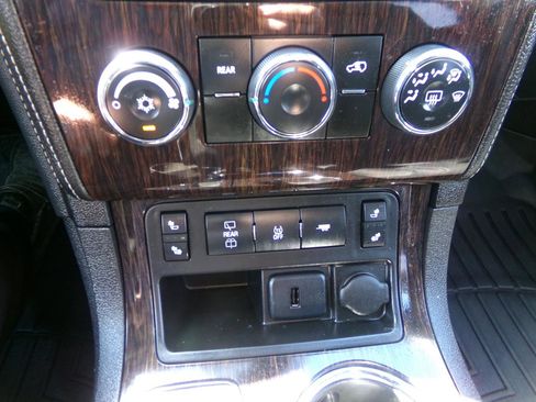 Used 2016 Chevrolet Traverse LT w/ Style and Technology Package AWD/4WD image 24