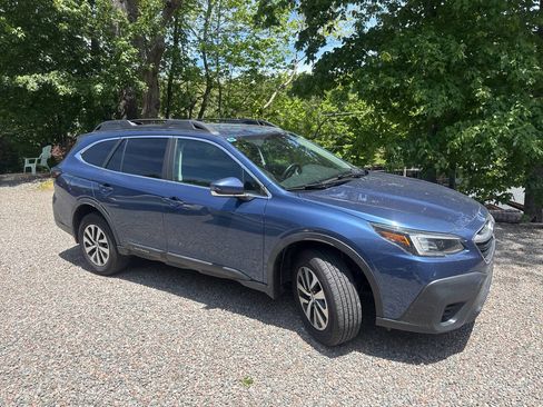 Used 2020 Subaru Outback Premium AWD/4WD image 5