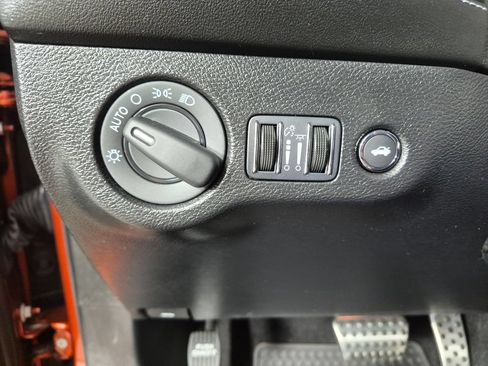 Used 2023 Dodge Challenger SRT Hellcat RWD image 12