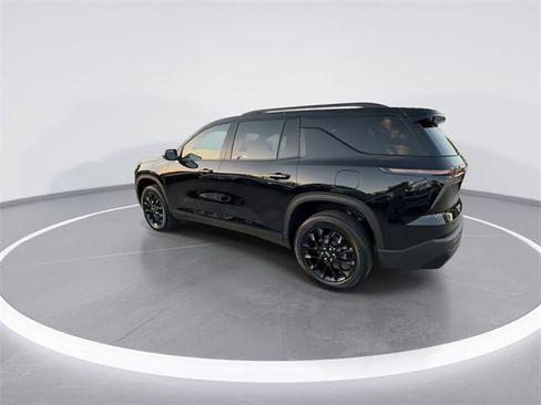 Used 2026 Chevrolet Traverse LT w/ Midnight/Sport Edition image 5