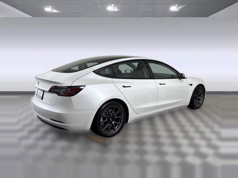 Used 2021 Tesla Model 3 Standard Range Plus image 9
