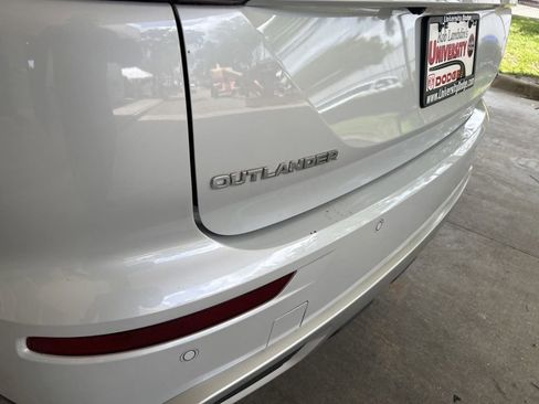 Used 2023 Mitsubishi Outlander SE FWD image 14