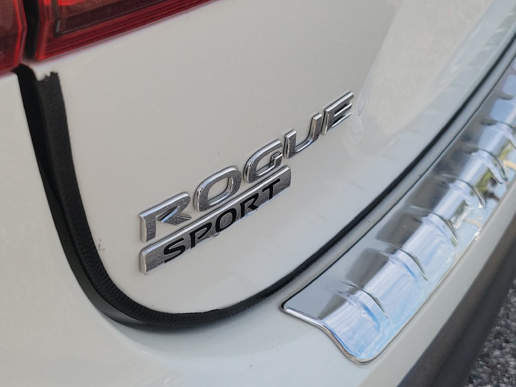 Certified 2022 Nissan Rogue Sport SV w/ Technology Package AWD/4WD image 6