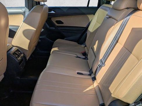 Used 2022 Volkswagen Tiguan SE image 17