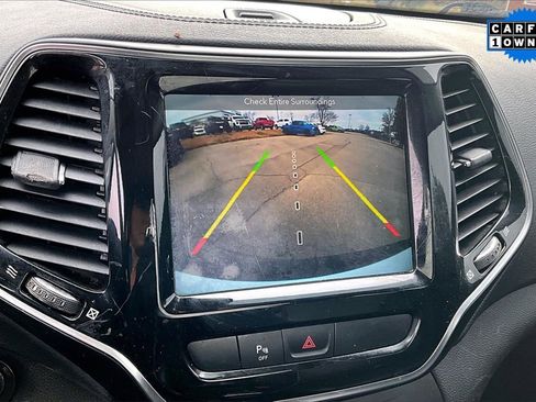 Used 2019 Jeep Cherokee Limited image 19