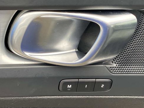 Used 2024 Volvo XC40 B5 Core image 29