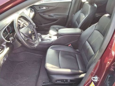 Used 2018 Chevrolet Malibu LT w/ Leather Package image 9