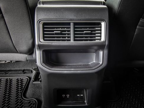 Used 2026 Volkswagen Atlas Cross Sport SE FWD image 30