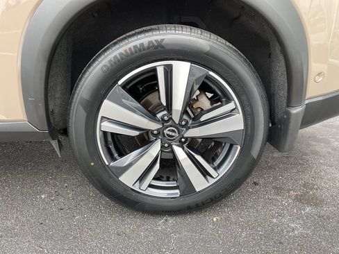 Certified 2024 Nissan Rogue SL image 25